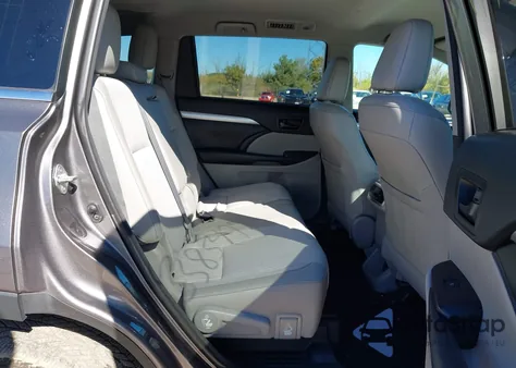 2018 Toyota Highlander Le Plus from USA, damaged, VIN 5TDBZRFH2JS497437